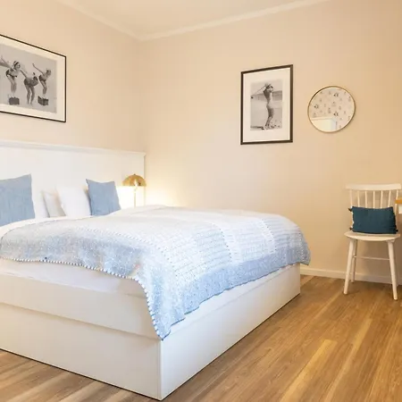 Boutique-Hotel Strandhaus Ahrenshoop 4* Аренсхоп