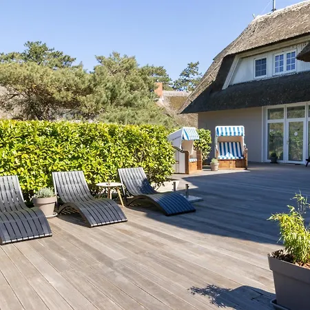 Отель Boutique-Hotel Strandhaus Ahrenshoop 4*