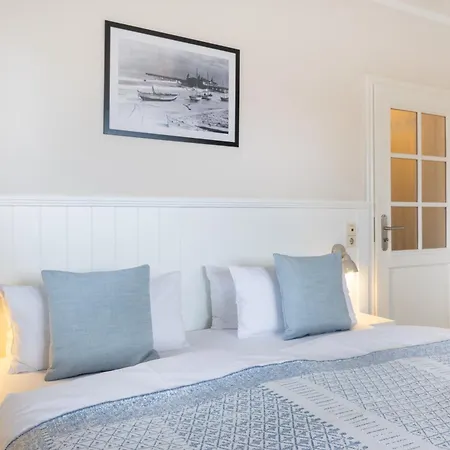 Boutique-Hotel Strandhaus Ahrenshoop Отель 4*