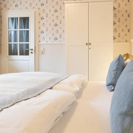 Boutique-Hotel Strandhaus Ahrenshoop Отель Аренсхоп