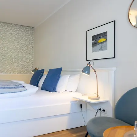 Отель Boutique-Hotel Strandhaus Ahrenshoop 4*