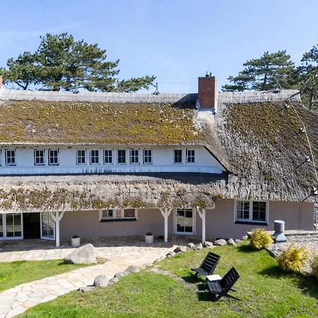 Boutique-Hotel Strandhaus Ahrenshoop 4* Аренсхоп